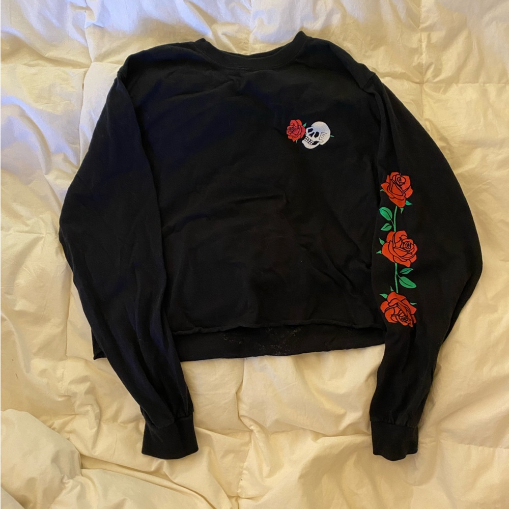 Long Sleeve Cropped Skull Rose T Shirt